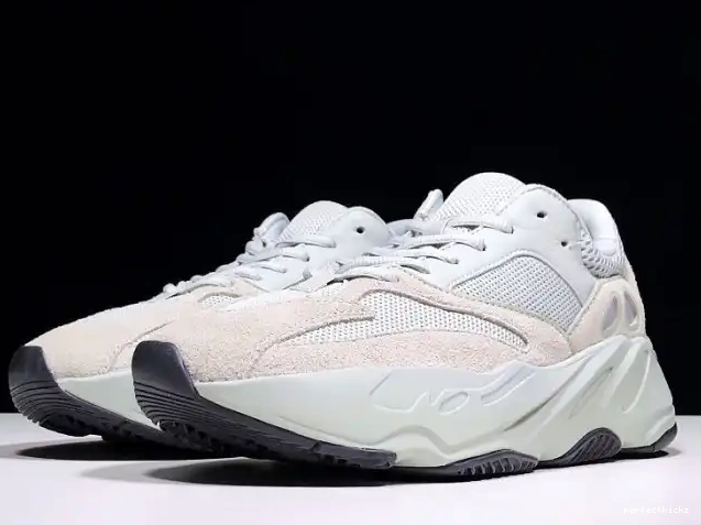 v2 Yeezy Adidas 700 Salt Boost EG7487 0513